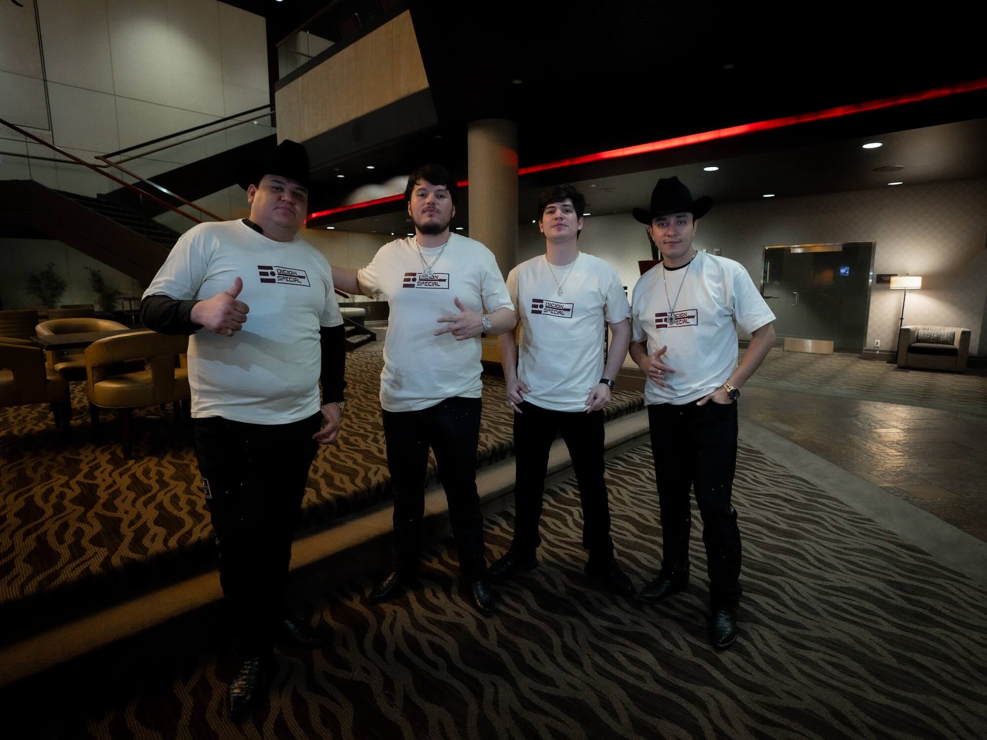 Edicion Especial "E" Shirt (beige/burgundy)